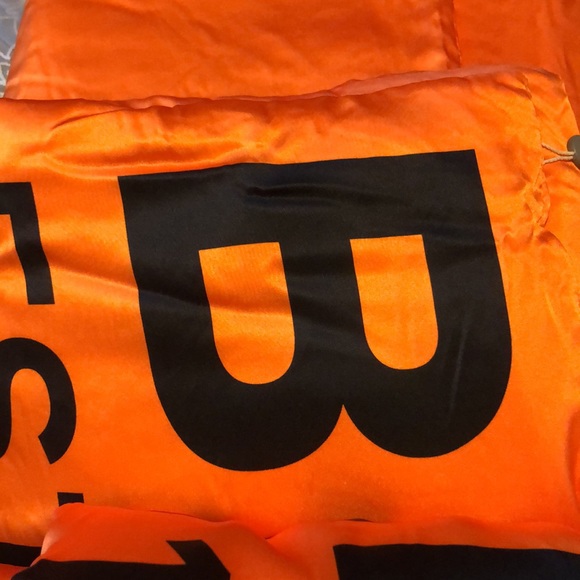 sale .Authentic new Burberry Logo silk scarf - Picture 11 of 15